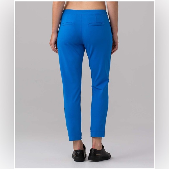Lululemon Jet Crop (Slim) (Luxtreme) in Lakeside Blue Size 6 - Picture 2 of 8